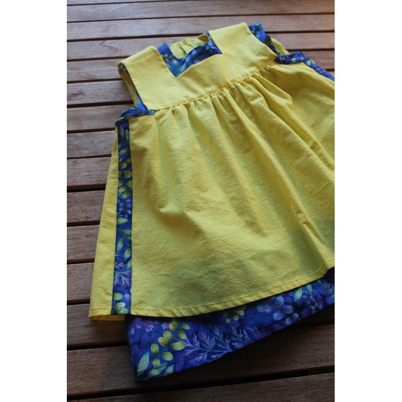 Colonial Dress with coordinating apron Size 4-6