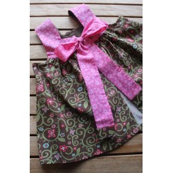 Colonial Dress with coordinating apron Size 2-4 (Fabric Fault)