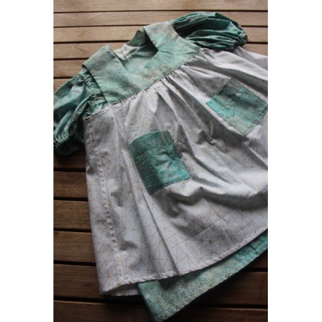 Colonial Dress with coordinating apron Size 4-6