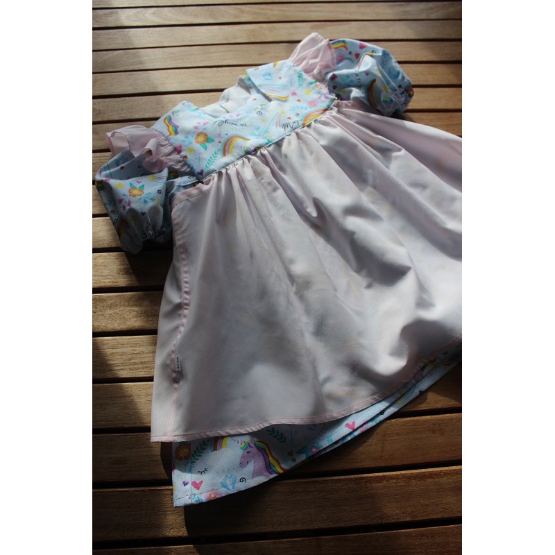 Colonial Dress with coordinating apron Size 4-6