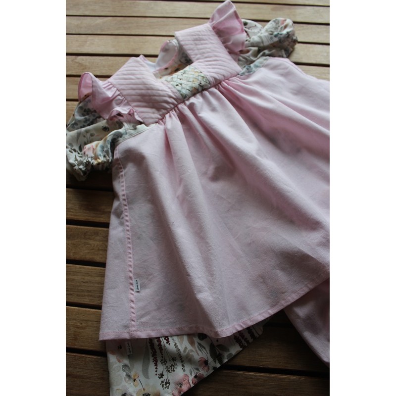 Colonial Dress with coordinating apron Size 2-4