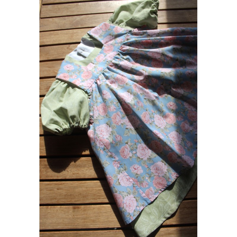 Colonial Dress with coordinating apron Size 2-4