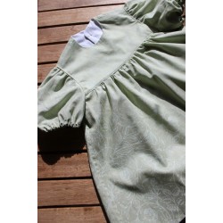 Colonial Dress with coordinating apron Size 2-4