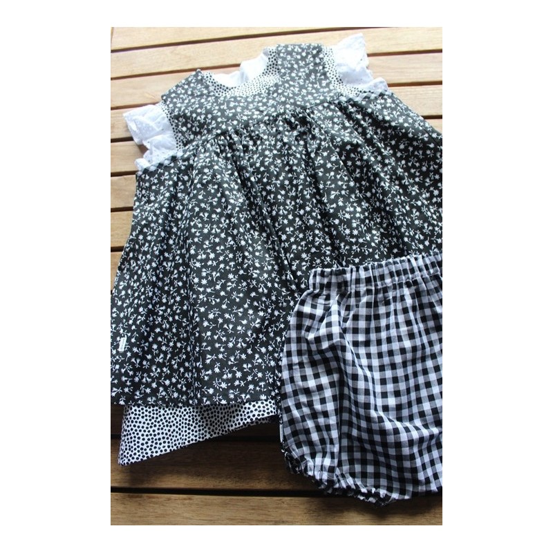 Colonial Dress with coordinating apron Size 2-4  3 pieces