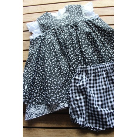 Colonial Dress with coordinating apron Size 2-4  3 pieces