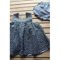 Colonial Dress with coordinating apron Size 2-4  3 pieces