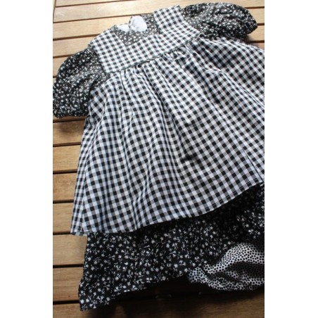 Colonial Dress with coordinating apron Size 2-4  3 pieces