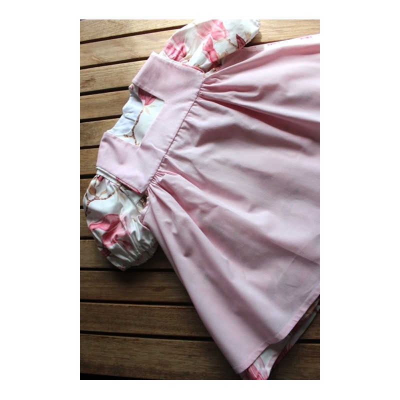 Colonial Dress with coordinating apron Size 2-4